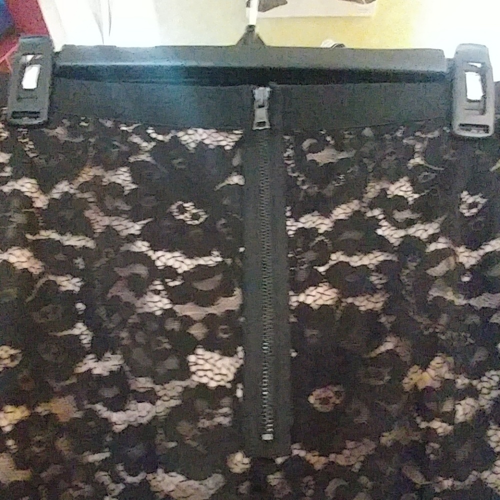 BCBG lace skirt XS - Picture 2 of 4